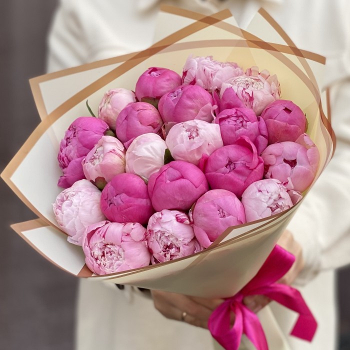 Розовый микс из 21 пиона